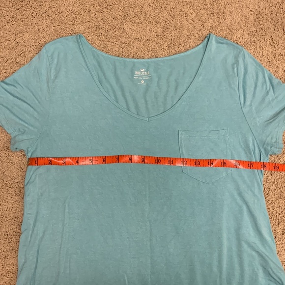 💜Hollister T-shirt 💜 - Picture 3 of 4